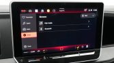 Car infotainment screen showing the Media menu with left navigation icons (Favoriten, Speler, Radio) and 'Media' highlighted; right shows sources like Mijn media and Bluetooth; climate controls bar at bottom.