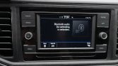 Car infotainment touchscreen showing Bluetooth audio disconnected; message reads 'De verbinding is verbroken' (The connection is broken).