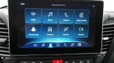 Infotainment touchscreen with app icons: Radio, Media, Telefoon, Apple CarPlay, Android Auto, Voertuig, Klimaat, Camera.