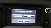 Car infotainment display showing 'Geen apparaat gevonden' with two option buttons and an OK button in the center.