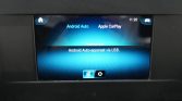 In-car infotainment screen showing Android Auto and Apple CarPlay options with a USB connection prompt.