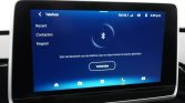Car infotainment screen showing Bluetooth pairing prompt in Dutch, with 'Verbind' button and menu items Recent, Contacten, Keypad.